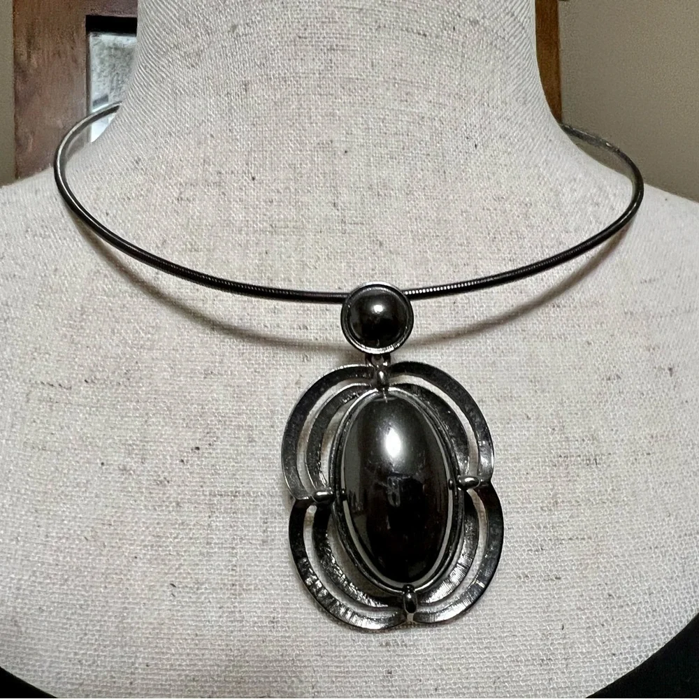 Liz Claiborne Choker Necklace & Matching Earrings ✨👌 - Picture 4 of 7